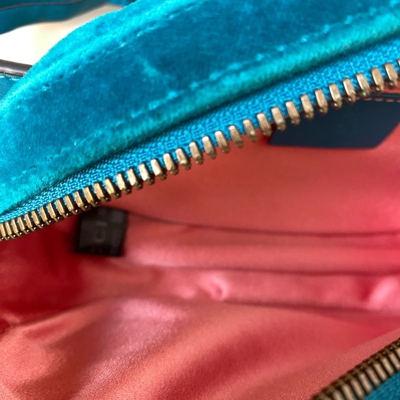 GUCCI GG MARMONT MATELASSE VELVET BELT BAG - Picture 4 of 6
